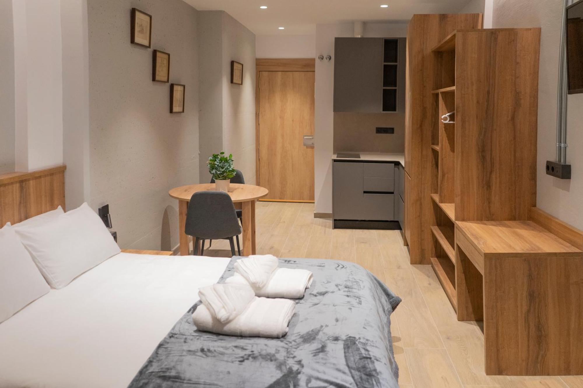 Monturiol Apartaments Barcelona Bagian luar foto
