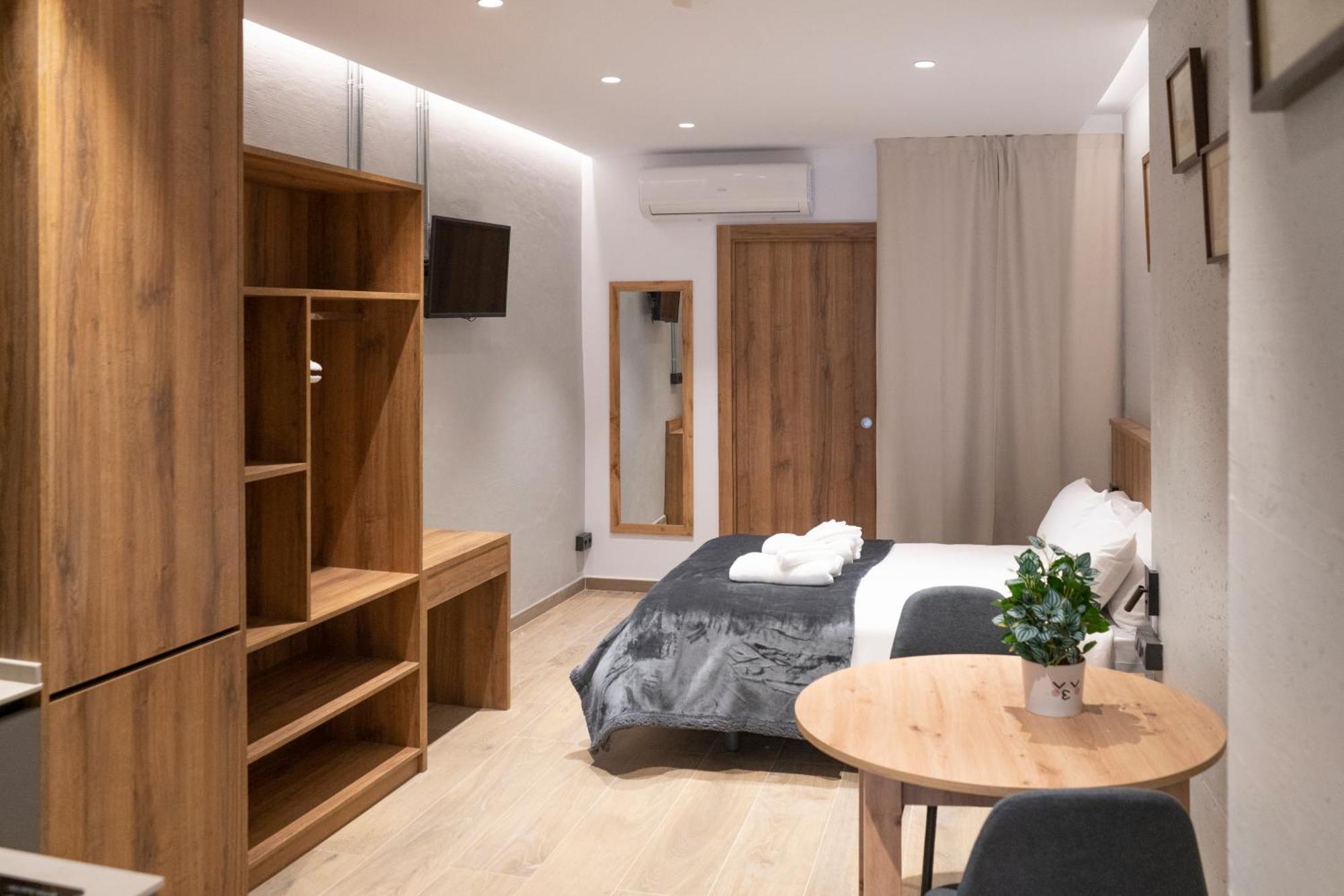 Monturiol Apartaments Barcelona Bagian luar foto