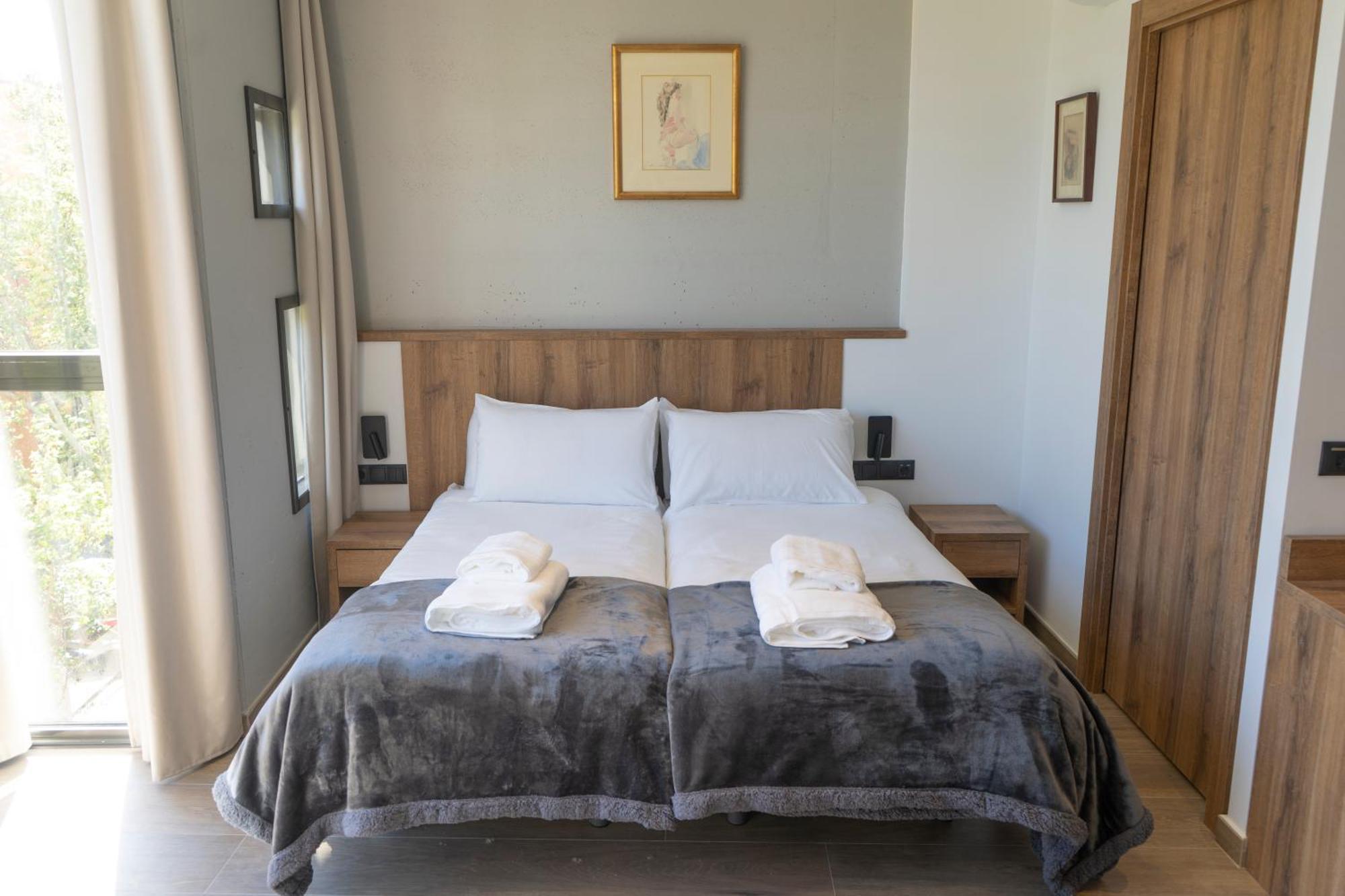 Monturiol Apartaments Barcelona Bagian luar foto
